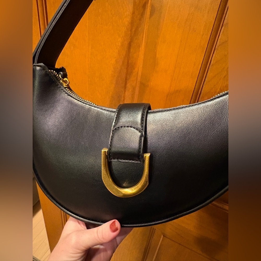 Madison West Women’s Crescent Shaped Saddle Shoulder Bag Black - Picture 4 of 8